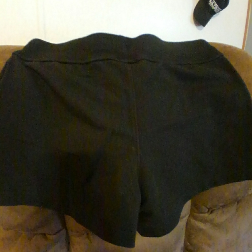 Shorts - Picture 3 of 3